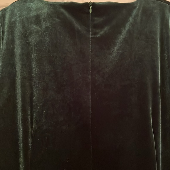 Formal Green Velvet Dress - Picture 3 of 7